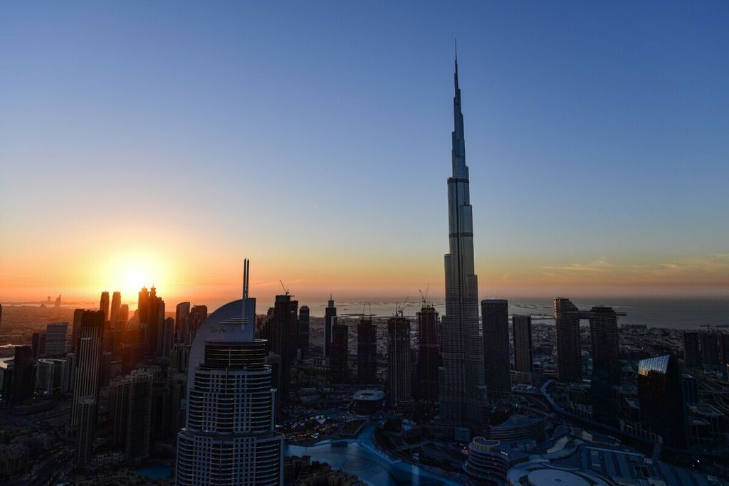 Gambar ini diambil pada 18 Januari 2020 menunjukkan pemandangan Burj Khalifa, bangunan tertinggi di dunia sejak 2009 (total tinggi dengan antena 829,8 meter). Burj Khalifa terletak di pusat kota Dubai, Uni Emirat Arab.