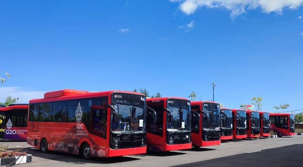 Sejumlah bus listrik Damri siap dioperasikan untuk kelancaran para delegasi maupun peserta, termasuk pengunjung, perhelatan Konferensi Tingkat Tinggi G20 di Bali, sebagaimana terlihat pada Kamis (10/11/2022) di Kawasan Nusa Dua, Bali.