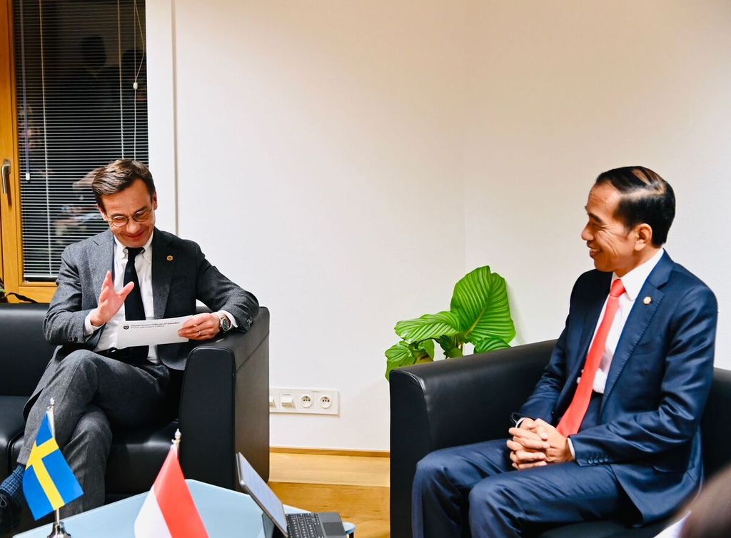 Presiden Joko Widodo bertemu Perdana Menteri Swedia Ulf Kristersson, di Gedung Eropa, Brussels, Belgia, Rabu (14/12/2022). 