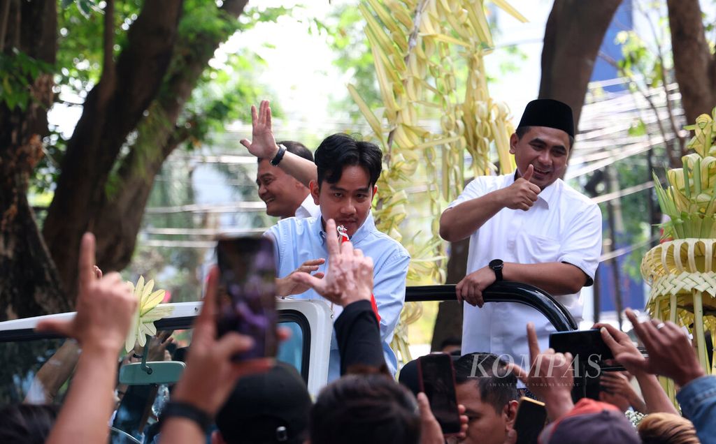 Gibran Rakabuming Raka sebagai wakil presiden terpilih turut mendampingi pasangan calon gubernur dan wakil gubernur Jawa Tengah, Ahmad Luthfi-Taj Yasin, mendaftarkan pencalonan di Kantor Komisi Pemilihan Umum (KPU) Provinsi Jawa Tengah, Kota Semarang, Rabu (28/8/2024).