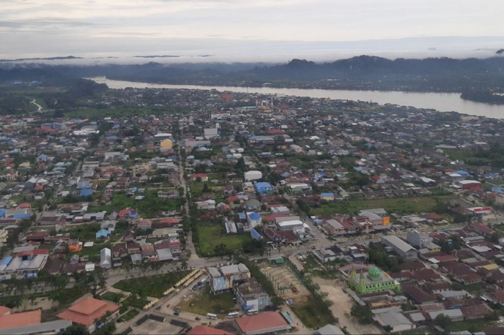 Kota Tanjung Selor, pusat pemerintahan Provinsi Kalimantan Utara, terlihar dari udara Rabu (24/11/2021).