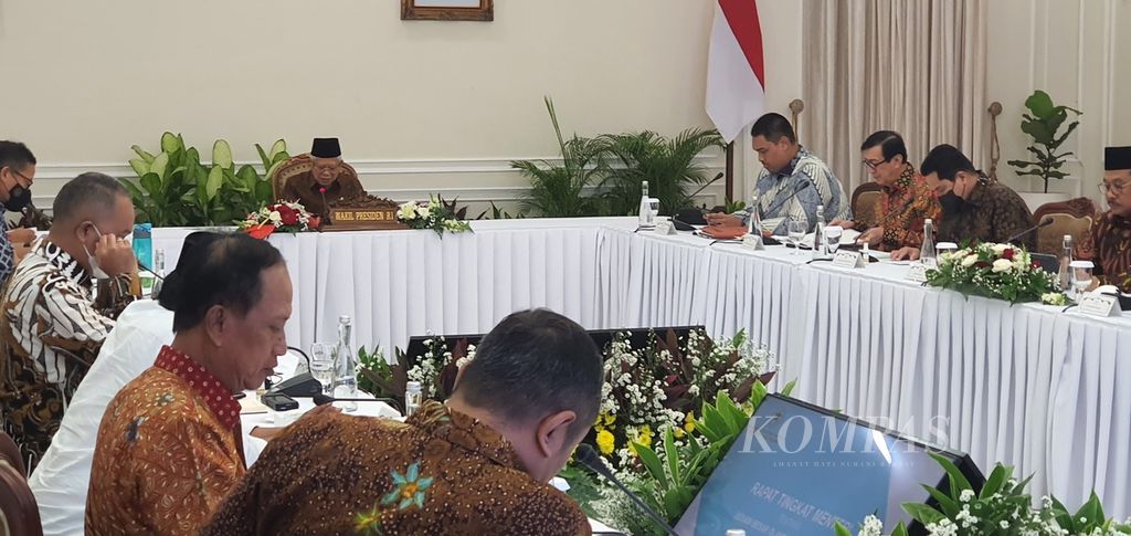 Evaluasi Desain Besar Olahraga Nasional dipimpin Wakil Presiden Ma'ruf Amin di Istana Wakil Presiden, Jakarta, Selasa (30/5/2023).