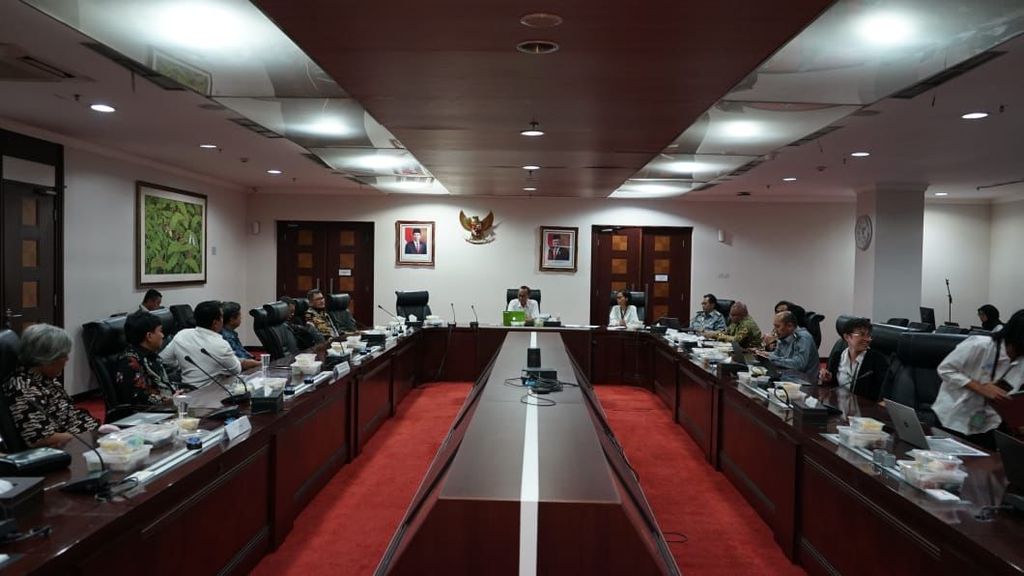 Suasana diskusi yang membahas implementasi peraturan dan perundangan terkait hak intelektual, seperti penyaluran royalti, di Gedung Bina Graha, Kompleks Istana Kepresidenan, Jakarta, Senin (4/9/2023). 