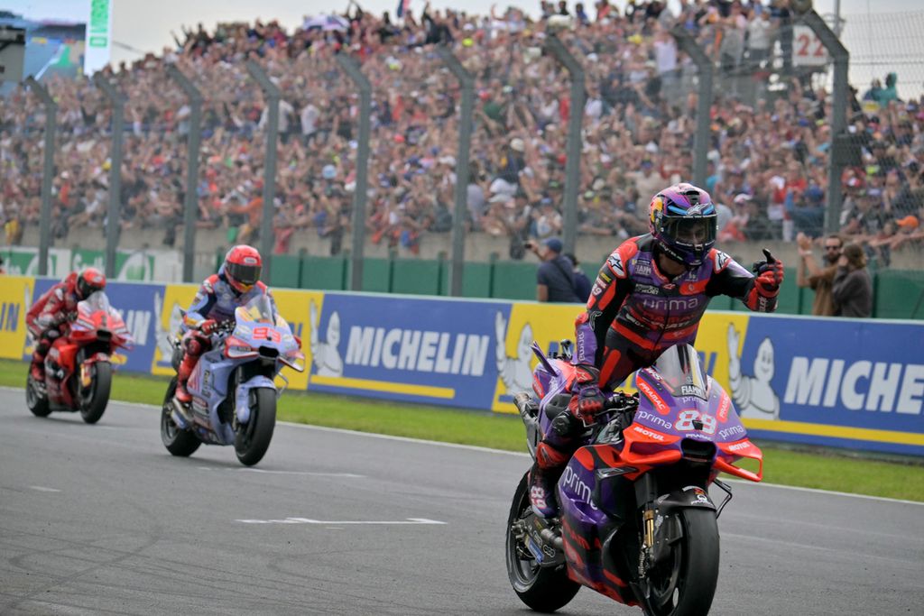Three fastest MotoGP racers in the French Grand Prix: Jorge Martin, Marc Marquez, and Francesco Bagnaia, passed the finish line to secure their victory at Bugatti Circuit in Le Mans, France, on Sunday, May 12th, 2024. This race truly presented fierce competition between Martin, Bagnaia, and Marquez.