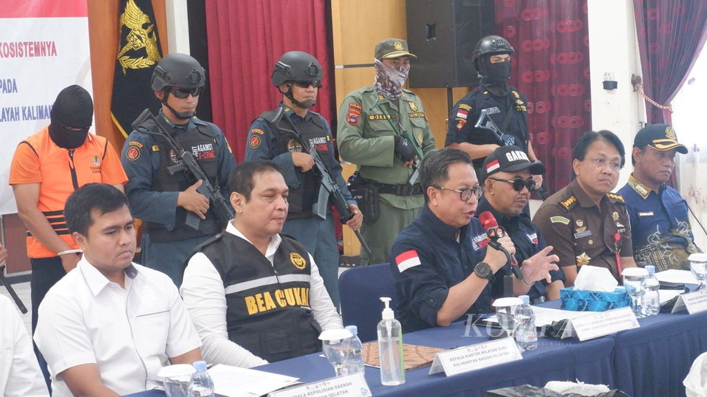 Konferensi pers kasus penyelundupan 360 kilogram sisik trenggiling di Banjarmasin, Kalsel, Kamis (25/5/2023).