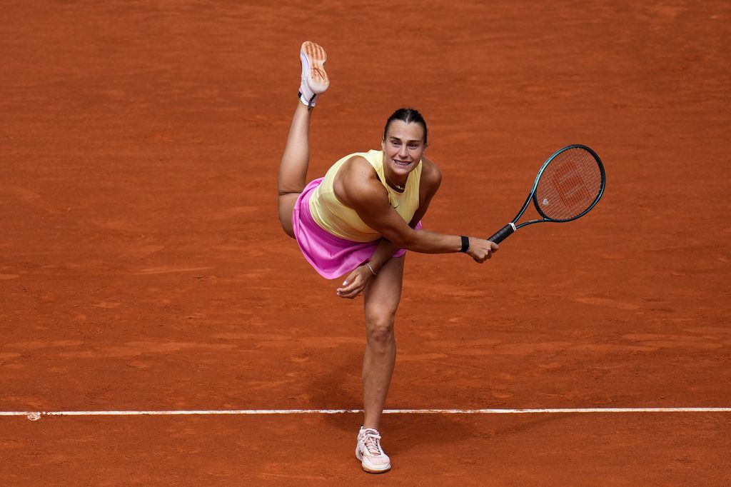 Aryna Sabalenka's action during her match against Magda Linette in the second round of the WTA 1000 Madrid tennis tournament at Caja Magica, Madrid, on Friday (26/4/2024). Sabalenka defeated Linette, 6-4, 3-6, 6-3.