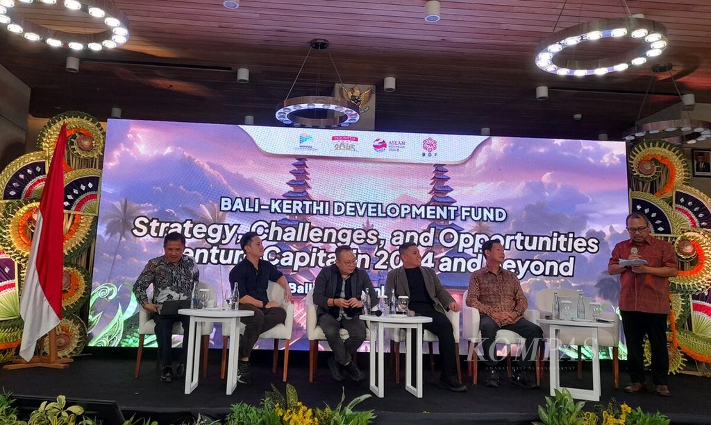  Seminar Bali-Kerthi Development Fund: Strategy, Challenges, and Opportunities Venture Capital in 2024 and Beyond, Jumat (15/12/2023), menghadirkan lima pembicara dengan moderator Kepala Bali-Kerthi Development Fund (BDF) Trisno Nugroho (kanan).