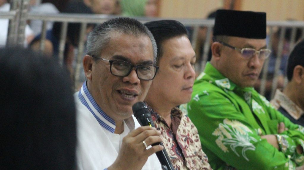 Bupati Muara Enim nonaktif Ahmad Yani memberikan keterangan sebagai saksi dengan terdakwa pemberi suap Robi Okta Fahlevi, di Pengadilan Tindak Pidana Korupsi Palembang, Selasa (3/12/2019).