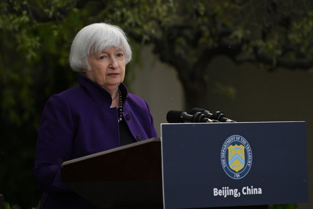Menteri Keuangan Amerika Serikat Janet Yellen menghadiri konferensi pers di kediaman Duta Besar AS di Beijing, China, 8 April 2024. 