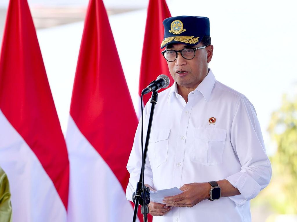Minister of Transportation Budi Karya Sumadi delivered a report at the inauguration of Panua Pohuwatu Airport, Pohuwatu Regency, Gorontalo Province, Monday (22/4/2024).