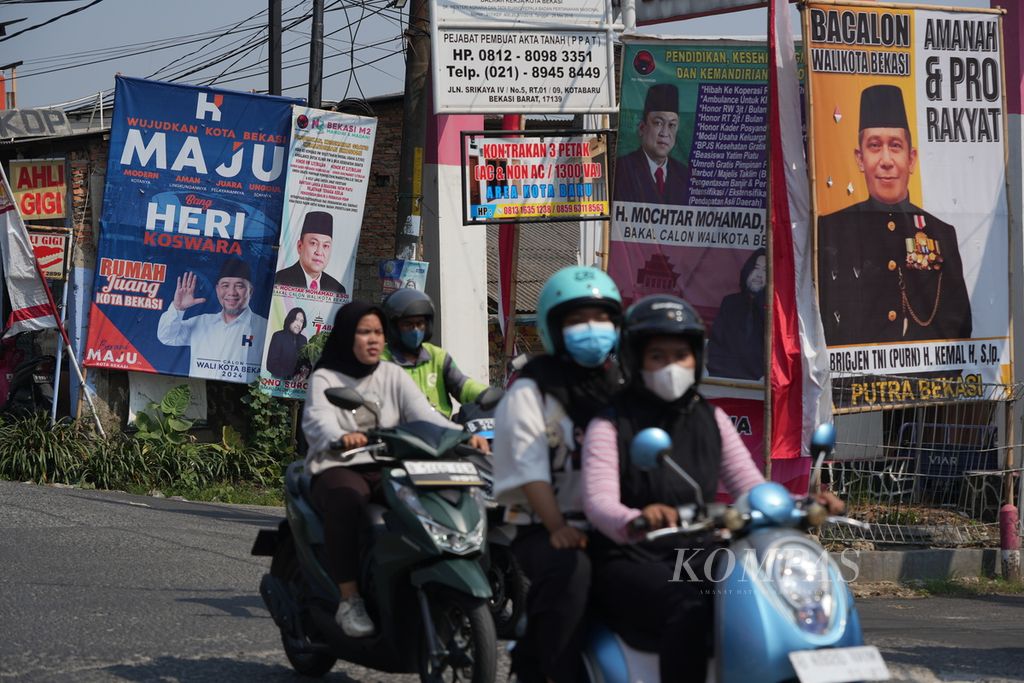 Baliho para bakal calon wali kota Bekasi dan gubernur Jawa Barat yang akan maju pada Pilkada 2024 di Bekasi Barat, Kota Bekasi, Jawa Barat, Senin (19/8/2024). 