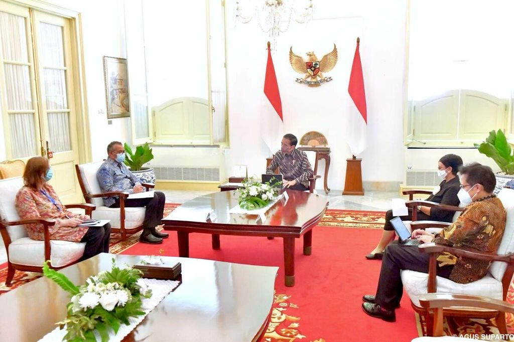 Presiden Joko Widodo menerima Direktur Jenderal Organisasi Kesehatan Dunia (WHO) Dr Tedros Adhanom Ghebreyesus (kedua dari kiri) di Istana Merdeka, Jakarta, Selasa (21/6/2022). 