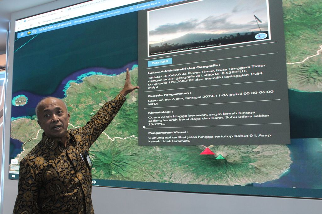 Kepala Badan Geologi Muhammad Wafid memaparkan kondisi terkini Gunung Lewotobi Laki-laki di kantor Pusat Vulkanologi dan Mitigasi Bencana Geologi, Kota Bandung, Jawa Barat, Rabu (6/11/2024). Gunung yang terletak di Pulau Flores, Nusa Tenggara Timur, ini naik status dari Siaga menjadi Waspada per 3 November 2024 pukul 24.00 Wita. 