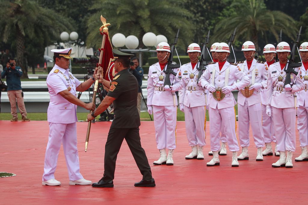 The handover ceremony for the position of TNI Commander from General Andika Perkasa (back view) to Admiral Yudo Margono (left) at the TNI Headquarters Plaza, Cilangkap, East Jakarta, Tuesday (20/12/2022).