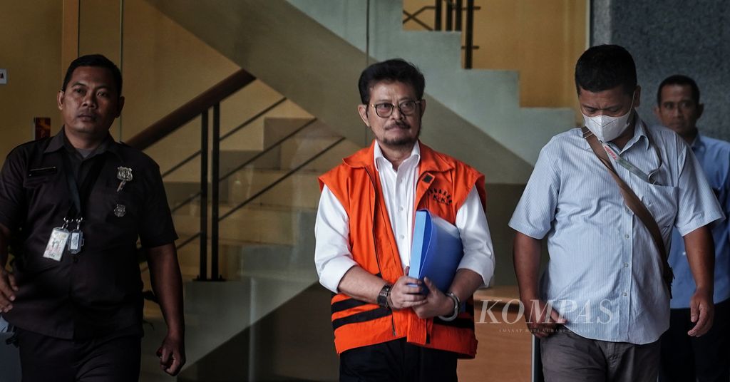 Bekas Menteri Pertanian Syahrul Yasin Limpo setelah menjalani pemeriksaan lanjutan oleh penyidik Komisi Pemberantasan Korupsi (KPK) di Gedung Merah Putih, Jakarta, Kamis (23/11/2023). 