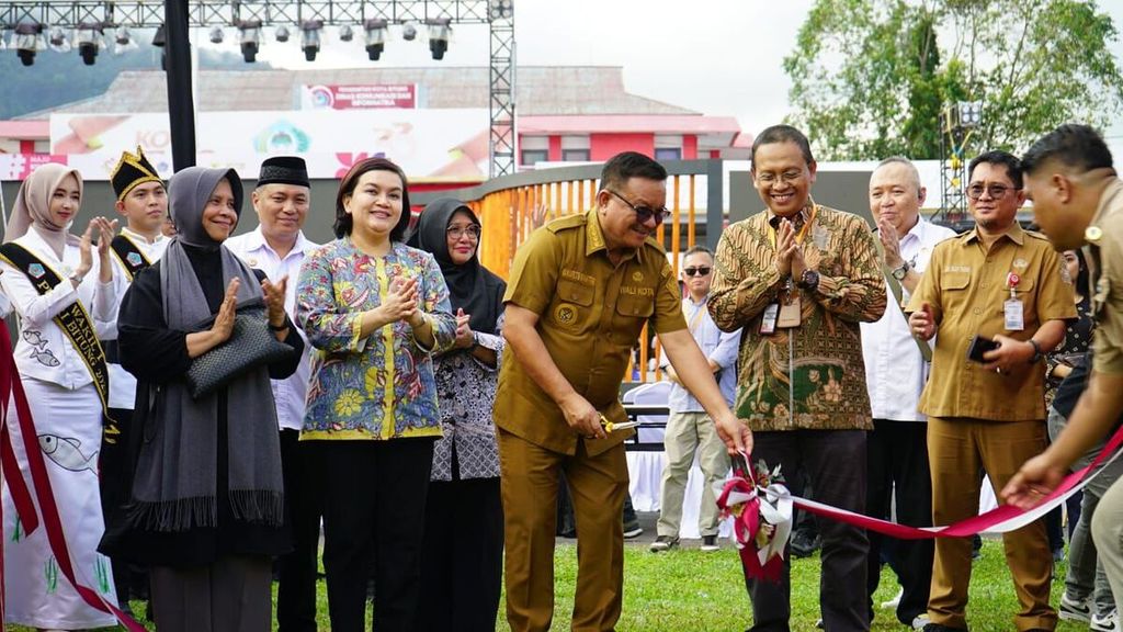 Festival HAM dibuka pada Senin (29/7/2024) dan akan berlangsung hingga Rabu (31/7/2024) di Kota Bitung, Sulawesi Utara. Festival HAM diharapkan bisa memperkuat komitmen bersama dalam memajukan dan melindungi hak asasi manusia.