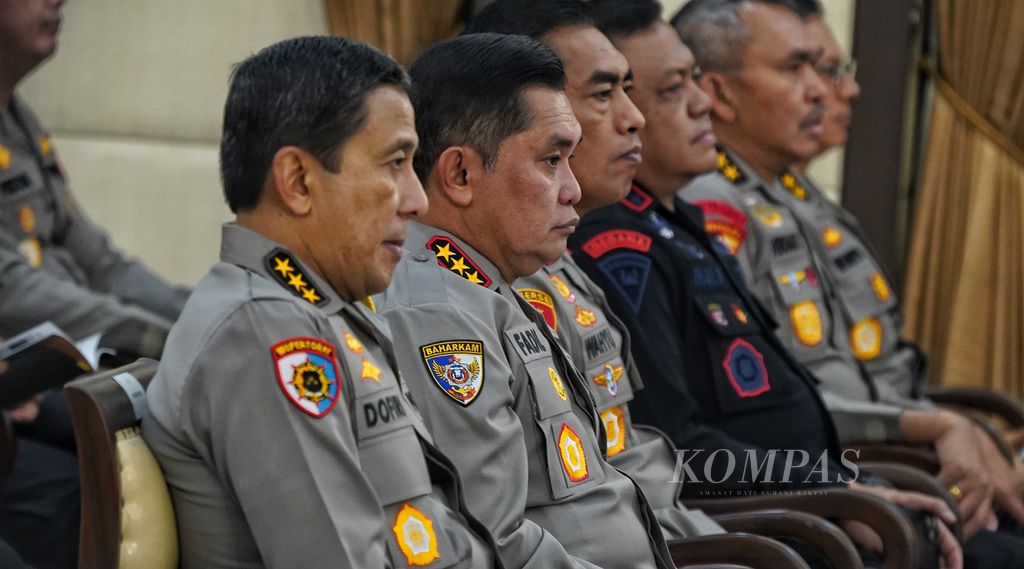 Pejabat Kepolisian Negara Republik Indonesia menghadiri Rilis Akhir Tahun 2023 di Ruang Rupatama Markas Besar Polri di Jakarta, Rabu (27/12/2023). 
