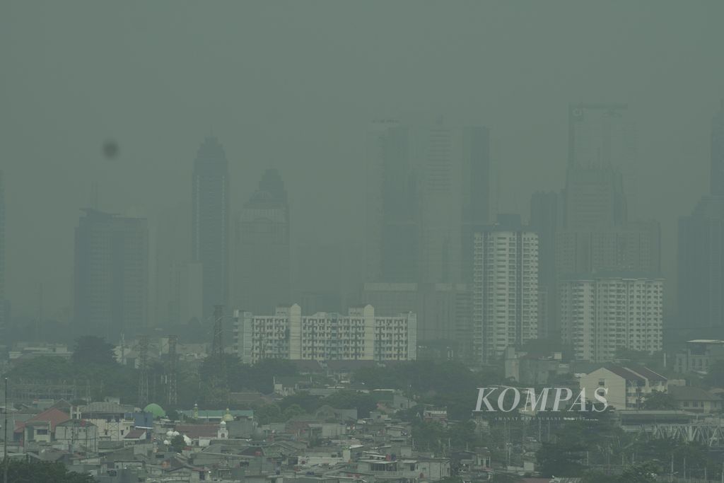 Polusi udara di kawasan Tanah Abang, Jakarta Pusat, awal Mei 2024.