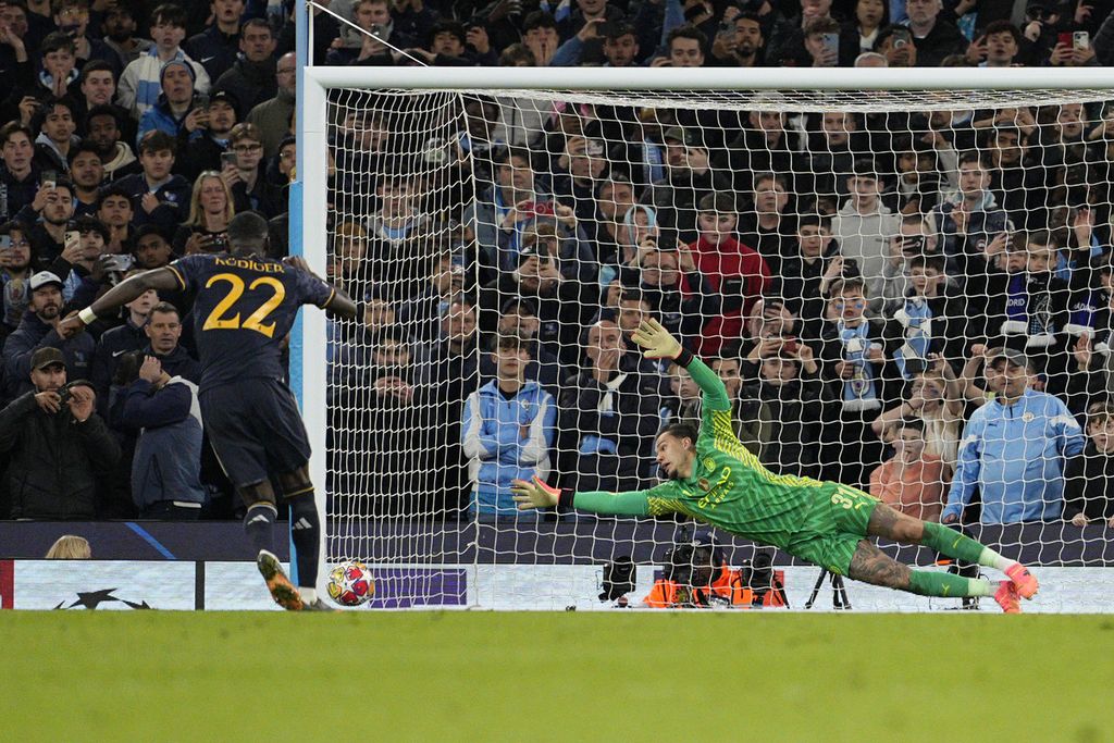 Manchester City goalkeeper Ederson failed to anticipate a penalty from Real Madrid defender Antonio Rudiger during the penalty shootout of the quarterfinal match of the Champions League, early Thursday morning (April 18, 2024) WIB. Rudiger's penalty became the deciding factor in Madrid's victory.