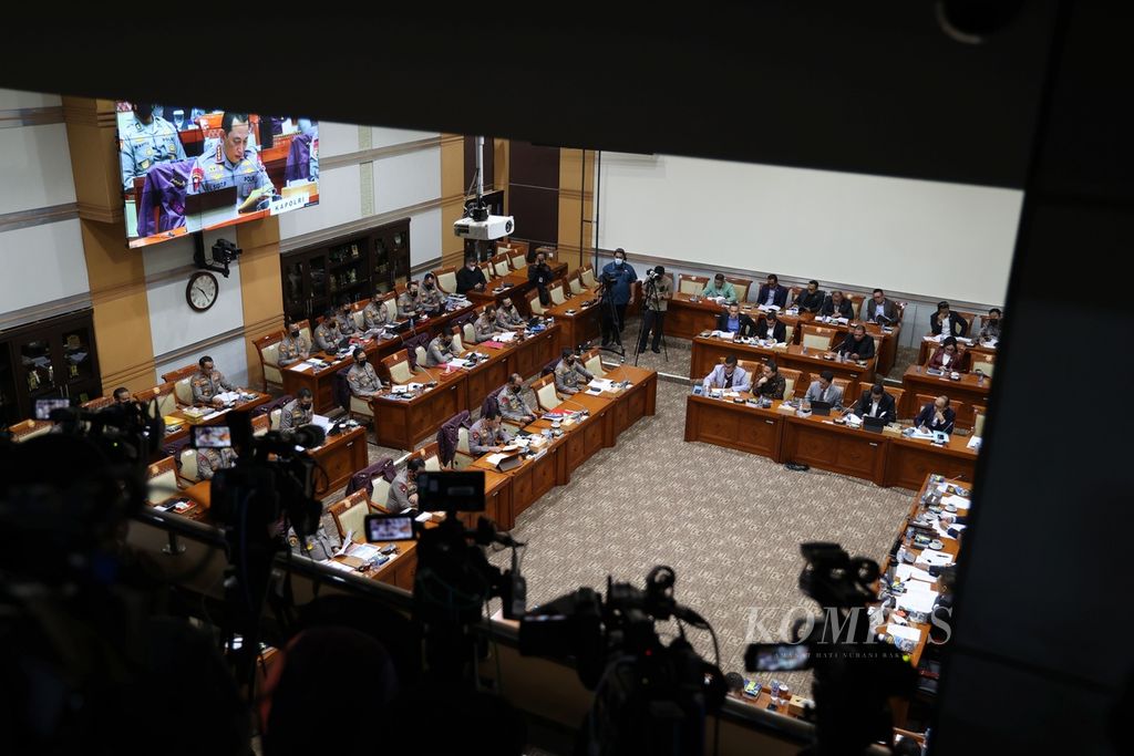 Suasana saat Kapolri Jenderal (Pol) Listyo Sigit Prabowo hadir dalam rapat dengar pendapat dengan Komisi III DPR di Kompleks Parlemen, Senayan, Jakarta, Rabu (24/8/2022). 