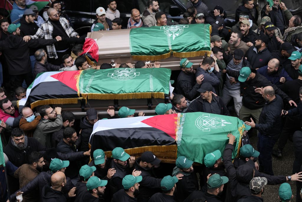 Mourners accompanied the funeral procession of Hamas' Deputy Head of Political Bureau, Saleh Mohammed Al-Arouri, on Thursday (4/1/2024) in Beirut, Lebanon. Arouri died in an explosion in Beirut on Tuesday.