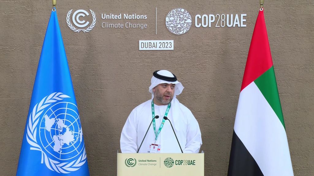 Direktur Jenderal Konferensi Perubahan Iklim ke-28 (COP28) Majid Al-Suwaidi saat konferensi pers di Dubai, Uni Emirat Arab, dan disaksikan secara daring pada Selasa (12/12/2023).
