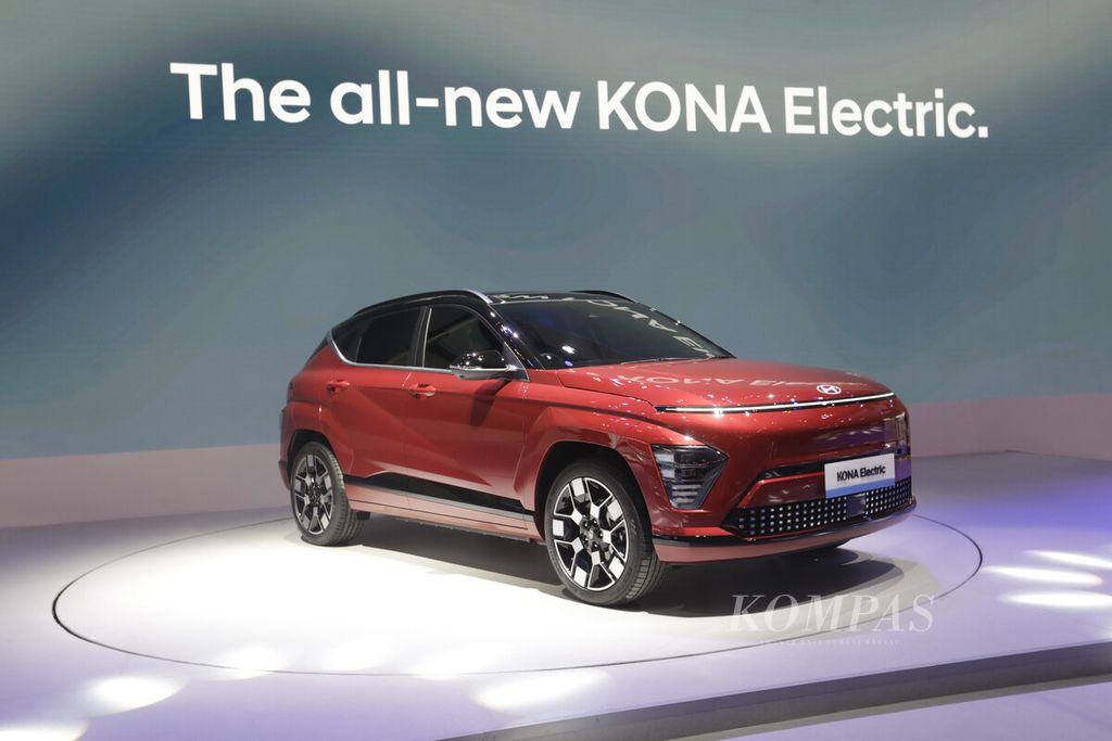 Hyundai All New Kona Electric saat peluncuran di GIIAS 2024 di ICE BSD, Kabupaten Tangerang, Banten, Rabu (17/7/2024). 