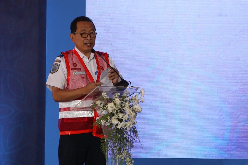 Direktur Jenderal Perhubungan Laut Kementerian Perhubungan Arif Toha Tjahjagama menyampaikan sambutan di Jakarta International Container Terminal (JICT), Jakarta Utara, Senin (31/10/2022). 