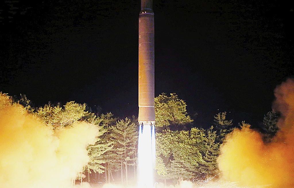 Korea Utara meluncurkan rudal yang mereka sebut rudal balistik antarbenua, Hwasong-14, di lokasi yang tidak disebutkan di Korut, Jumat (28/7) malam 