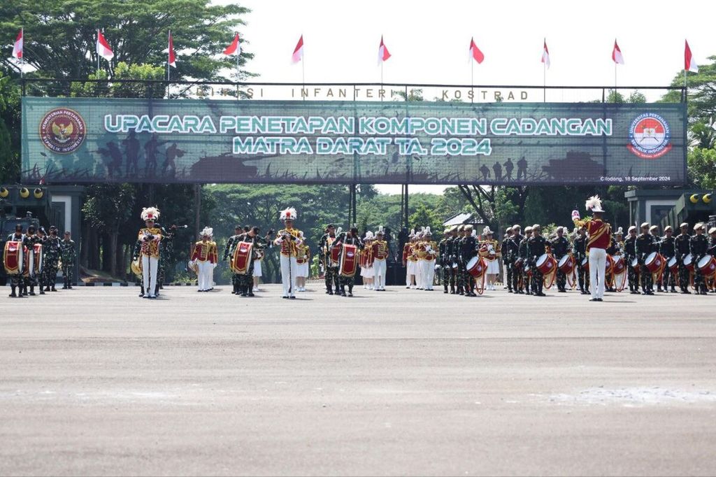 Upacara pelantikan 1.145 personel Komcad Matra Darat Tahun Anggaran 2024 di lapangan upacara Mako Divisi Infanteri 1/Kostrad, Cilodong, Depok, Jawa Barat, Rabu (18/9/2024).