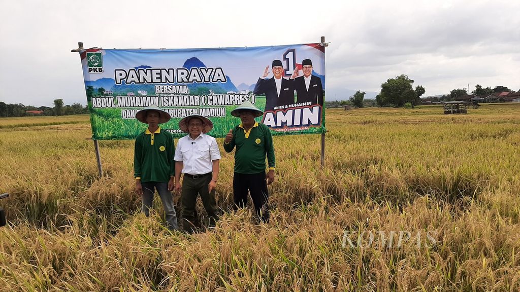 Calon wakil presiden nomor urut 1, Muhaimin Iskandar,di Desa Sumberejo, Kecamatan Geger, Kabupaten Madiun, Jawa Timur, Sabtu (30/12/2023).