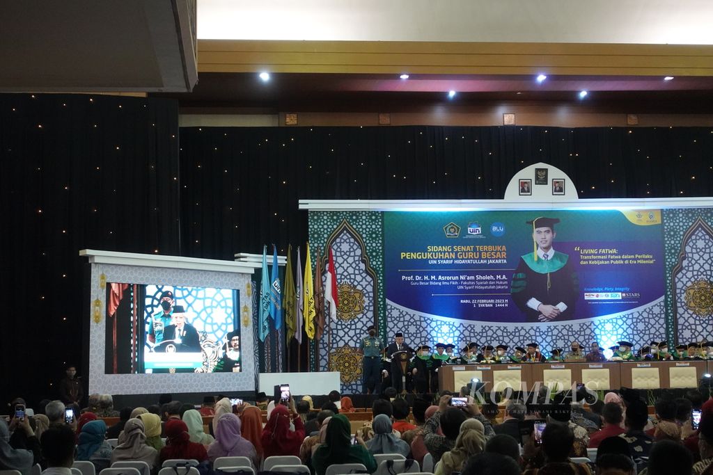 Wapres Ma’ruf Amin saat menghadiri Sidang Senat Terbuka Pengukuhan Guru Besar dan Orasi Ilmiah Prof Dr H Asrorun Ni’am Sholeh, MA di UIN Syarif Hidayatullah Jakarta, Ciputat Timur, Tangerang Selatan, Banten, Rabu (22/2/2023).
