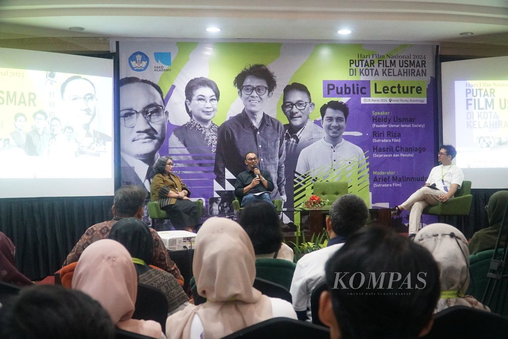 Sejarawan dan penulis Hasril Chaniago (tengah) didampingi pendiri Usmar Ismail Cinema Society, Heidy Hermia Ismail (kiri), dan Direktur Sako Academy sekaligus sutradara Arief Malinmudo (kanan).