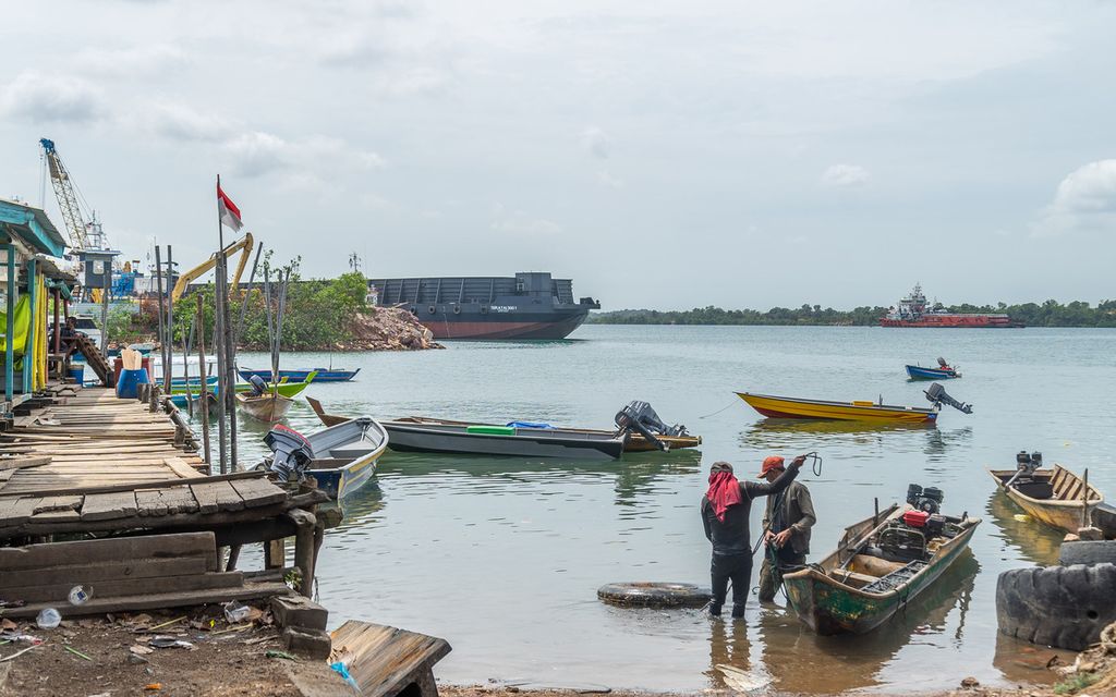Suasana salah satu pelabuhan tidak resmi di Batam, Kepulauan Riau, Sabtu (22/1/2022).