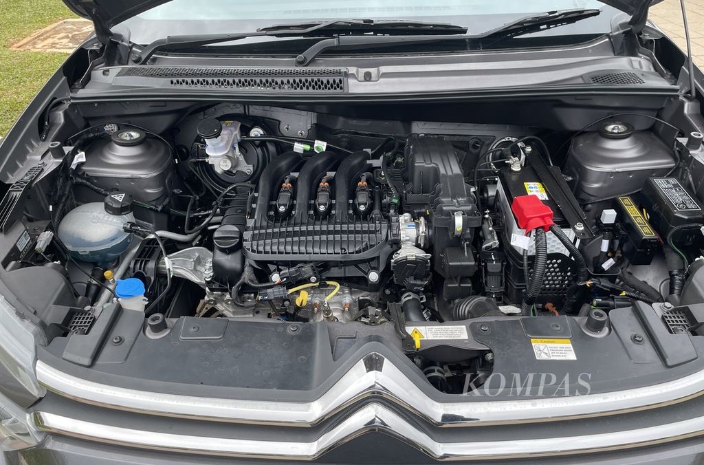 Mobil Citroen C3 dibekali mesin tiga silinder berkapasitas 1,2 liter. Mesin ini menghasilkan tenaga maksimal 81 HP dengan torsi maksimum 115 Nm. Tenaganya disalurkan melalui transmisi manual 5 percepatan ke roda depan.