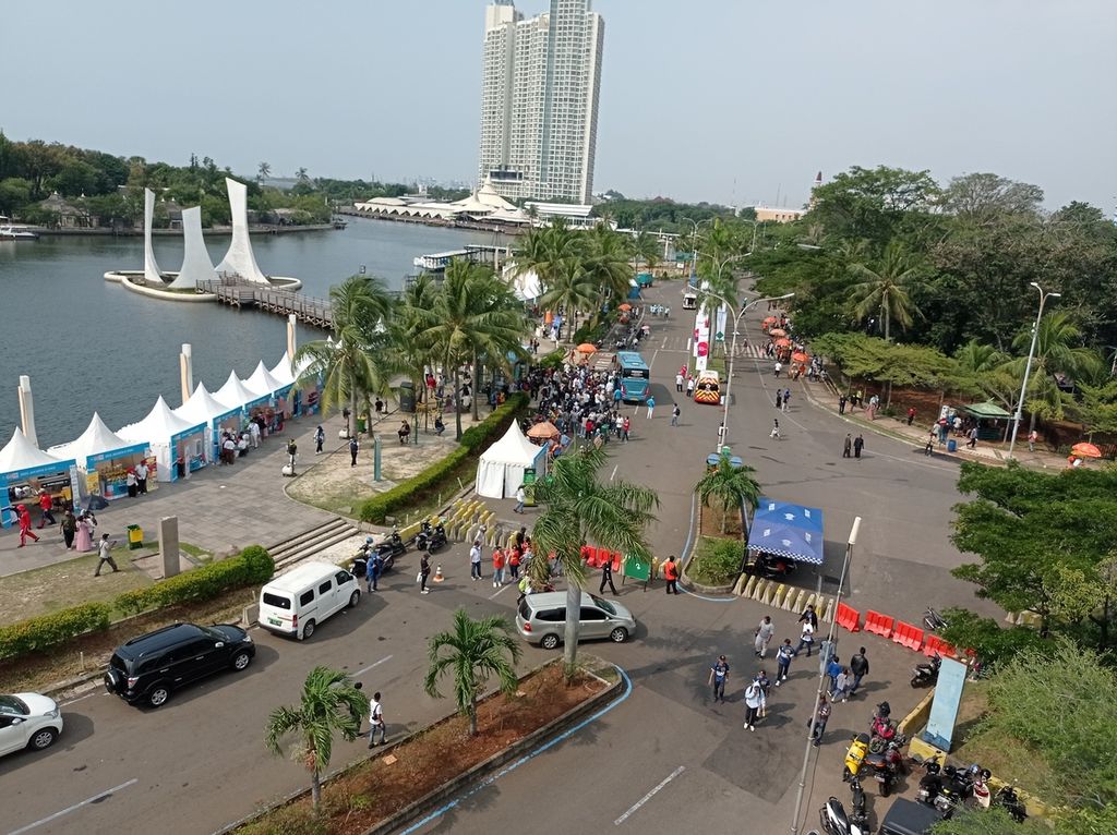 Suasana dalam kawasan Ancol Taman Impian, Jakarta Utara saat perhelatan balapan Formula E Jakarta 2022 dipotret dari gondola, Sabtu (4/6/2022).