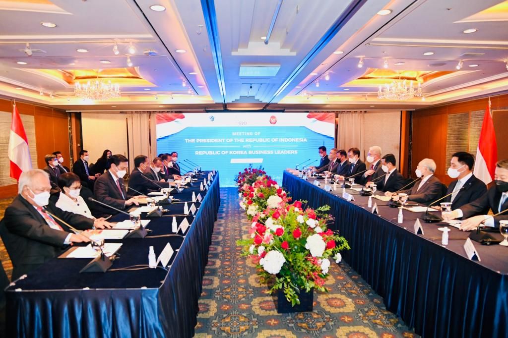 Presiden Joko Widodo bertemu dengan para CEO perusahaan di Korea Selatan dalam lawatannya di Korea Selatan, Kamis (28/7/2022).