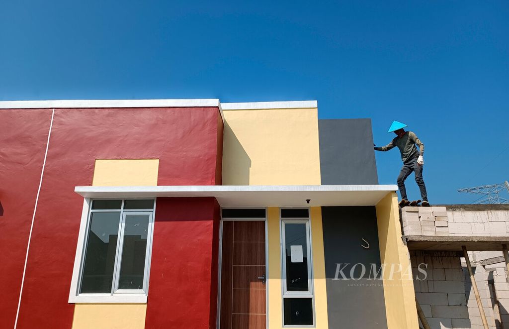 Rumah contoh yang dikembangkan sebagai kawasan perumahan bersubsidi di Kecamatan Kaliwungu, Kebupaten Kendal, Jawa Tengah, Rabu (18/5/2022). 