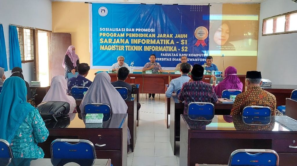 Sosialisasi program pendidikan jarak jauh Universitas Dian Nuswantoro di Lombok, Nusa Tenggara Barat, Rabu (6/7/2022).