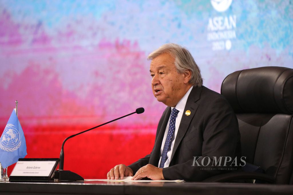 Sekretaris Jenderal PBB Antonio Guterres memberikan penjelasan saat konferensi pers di sela-sela perhelatan KTT Ke-43 ASEAN di Jakarta, Kamis (7/9/2023). Guterres, antara lain, menjelaskan tentang keamanan pangan, penyelesaian konflik Myanmar, dan peran ASEAN untuk meredam potensi konflik di kawasan.