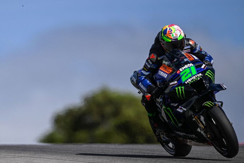 Pebalap Yamaha Franco Morbidelli melaju pada sesi latihan bebas kedua Grand Prix MotoGP Portugal di Sirkuit Internasional Algarve, Portimao, Portugal, 24 Maret 2023.