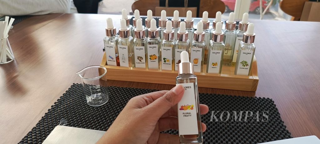 Ragam aroma parfum yang disiapkan untuk dijelajahi oleh peserta pelatihan meracik parfum dari Galores Lab Malang. Pelatihan digelar pada Sabtu (14/11/2023). 