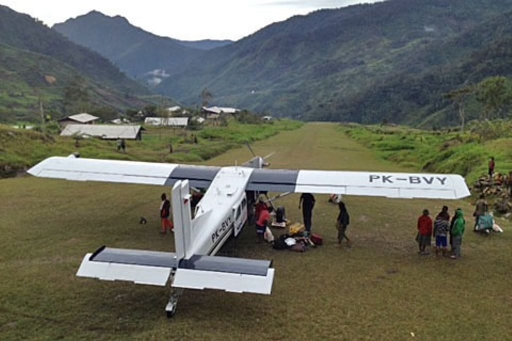 Pesawat Susi Air PK-BVJ yang melayani rute daerah pedalaman Papua. Kelompok kriminal bersenjata sempat menyandera pilot dan tiga penumpang pesawat ini selama dua jam saat mendarat di Distrik Wangbe, Kabupaten Puncak, Jumat (12/3/2021). 