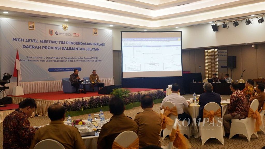 Kegiatan High Level Meeting Tim Pengendalian Inflasi Daerah (TPID) Provinsi Kalimantan Selatan di Banjarmasin, Selasa (7/2/2023).