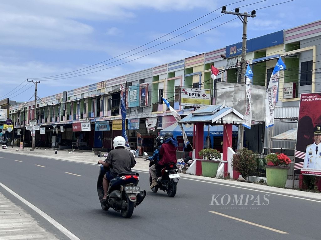 Salah satu sudut Kabupaten Polewali Mandar, Sulawesi Barat, Minggu (17/9/2023). Daerah ini salah satu sentra perkebunan sekaligus perdagangan kakao di Sulbar.