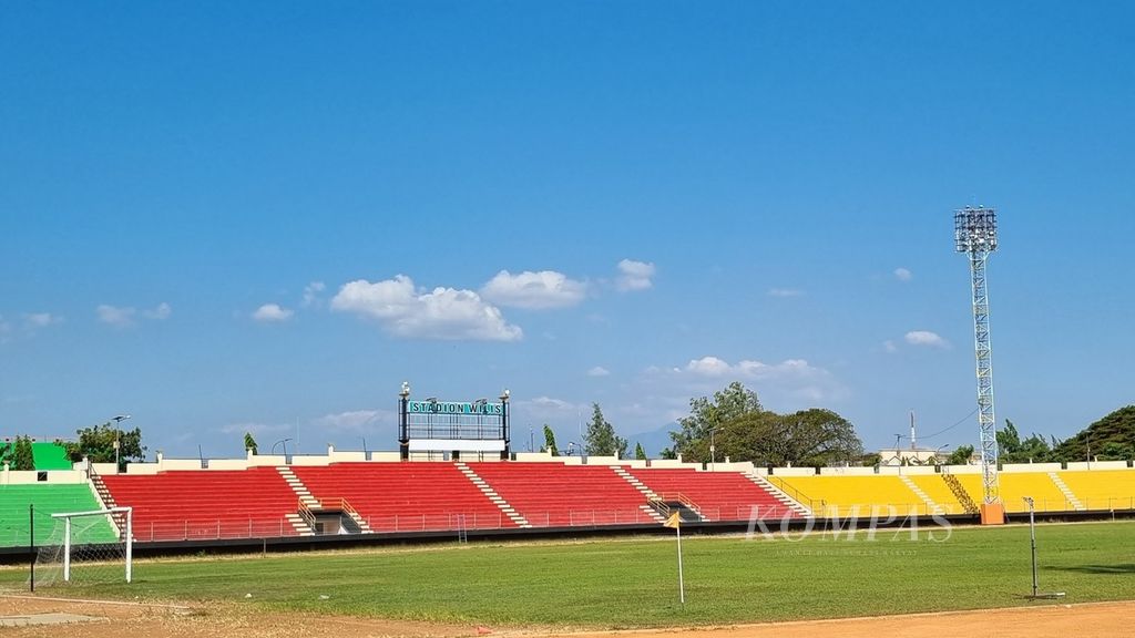 Tampak salah satu sudut Stadion Wilis di Madiun, Jawa Timur, Jumat (21/7/2023). Dengan fasilitas tribune dan penerangan, Stadion Wilis, yang menjadi markas PSM Madiun, layak menyelenggarakan laga Liga 3 dan Liga 2.