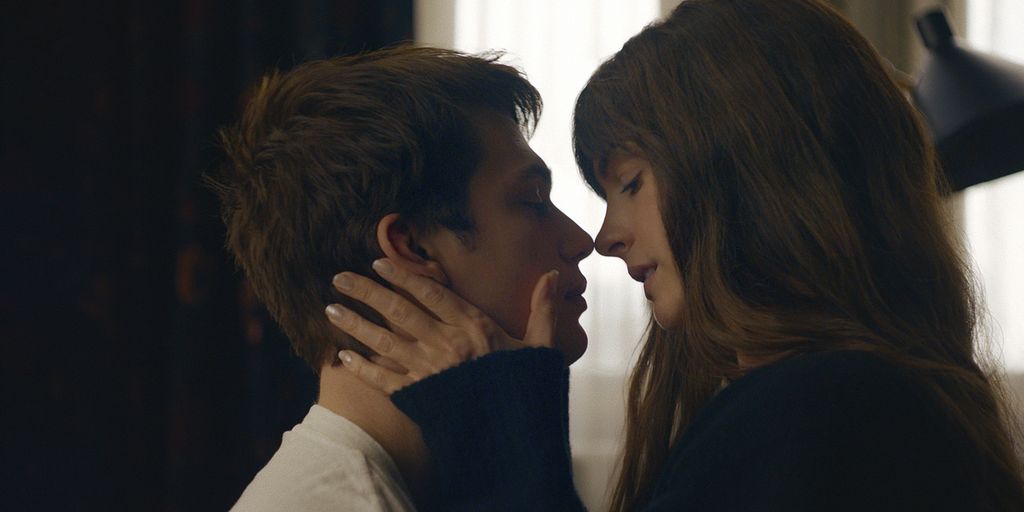 Hayes Campbell (Nicholas Galitzine) and Sol&egrave;ne (Anne Hathaway) in the film <i>The Idea of ​​You</i>.