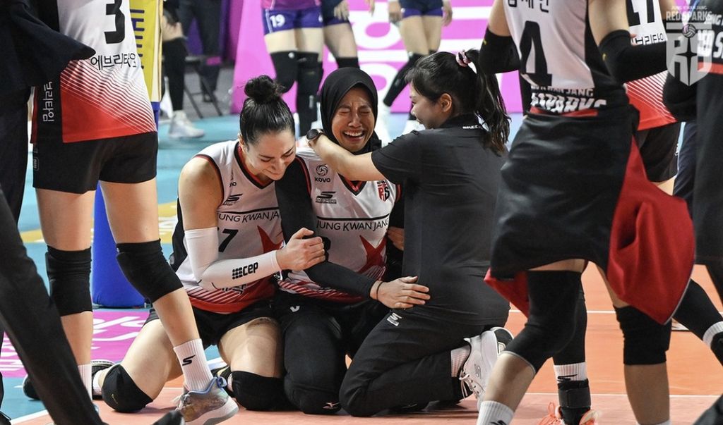 Indonesian volleyball player, Megawati Hangestri Pertiwi (center), is hugged by her translator, Sol, and her teammates from Daejeon Jung Kwan Jang Red Sparks, Giovanna Milana, after defeating the defending champion of the Korean Volleyball League, Pink Spiders, at Incheon Samsan Gymnasium on November 26, 2023.