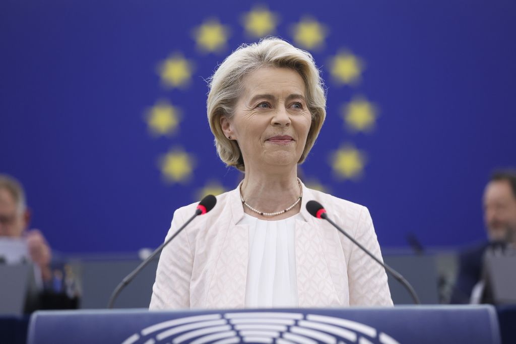 Presiden Komisi Eropa Ursula von der Leyen bersiap menyampaikan pidato di sidang pleno Parlemen Eropa di Strasbourg, Perancis timur, Kamis (18/7/2024).