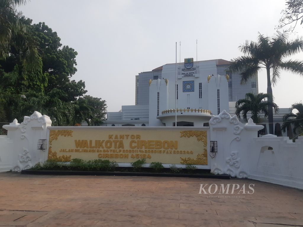 The view of Cirebon's City Hall in West Java on Thursday (May 23, 2024) afternoon. The century-old building became the starting point for Cycling de Jabar, a prestigious cycling race event in West Java. Cycling de Jabar began in Cirebon and will pass through Kuningan Regency, Majalengka, Ciamis, Banjar City, and end in Pangandaran at a distance of 213 kilometers.